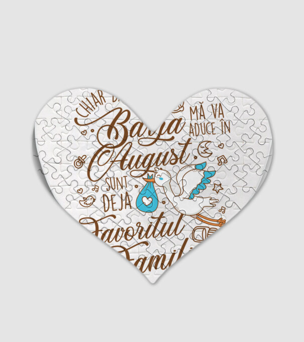 Favoritul familiei AUGUST model alb pe tricou