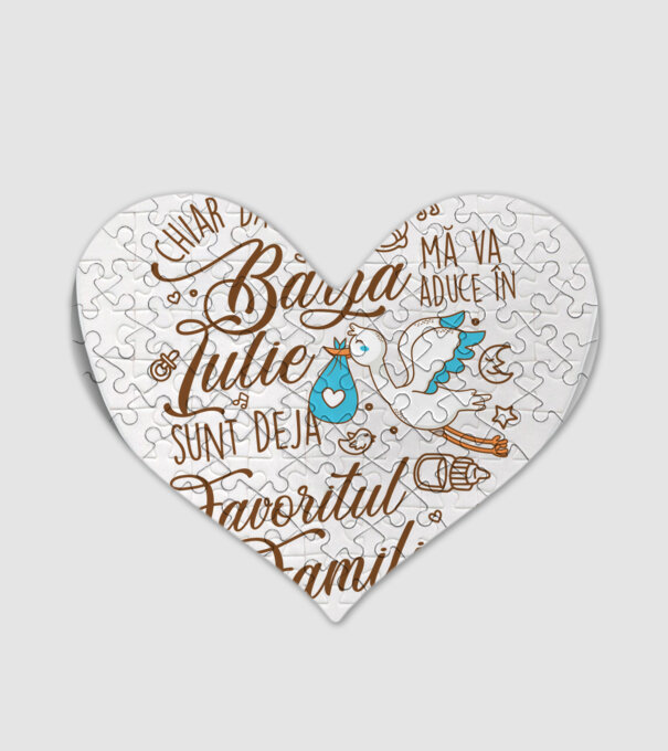 Favoritul familiei IULIE model alb pe tricou
