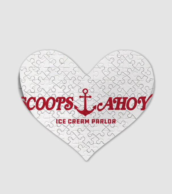 scoops and ahoy stranger things model alb pe tricou