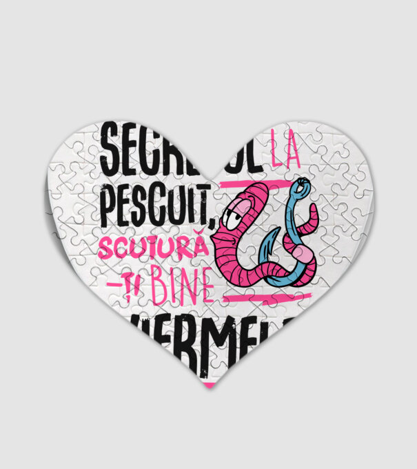 Secretul la pescuit scutură-ți bine viermele model alb pe tricou