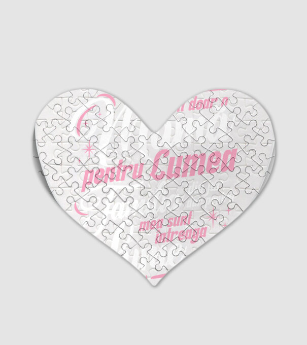 Sunt doar o mamă pentru lumea din jur, dar pentru familia mea sunt întreaga lume! model alb pe tricou