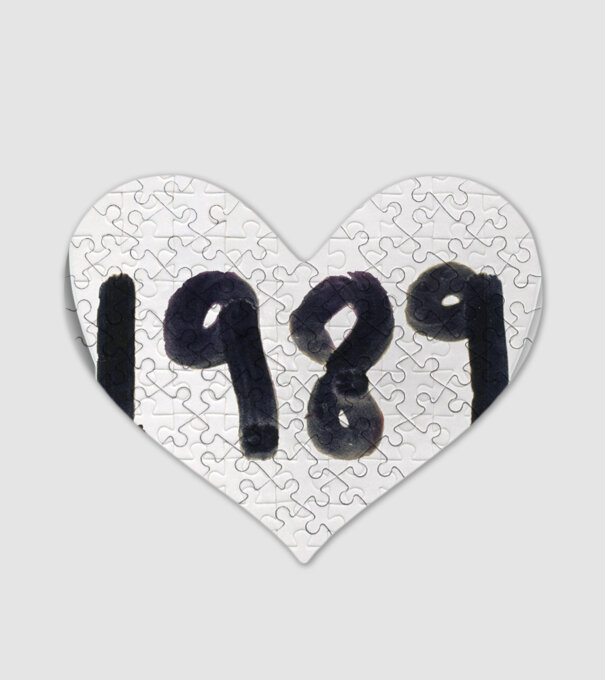Taylor Swift 1989 text model alb pe tricou