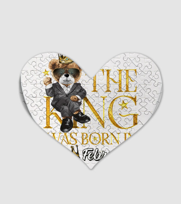 The king was born int FEBRUARY model alb pe tricou
