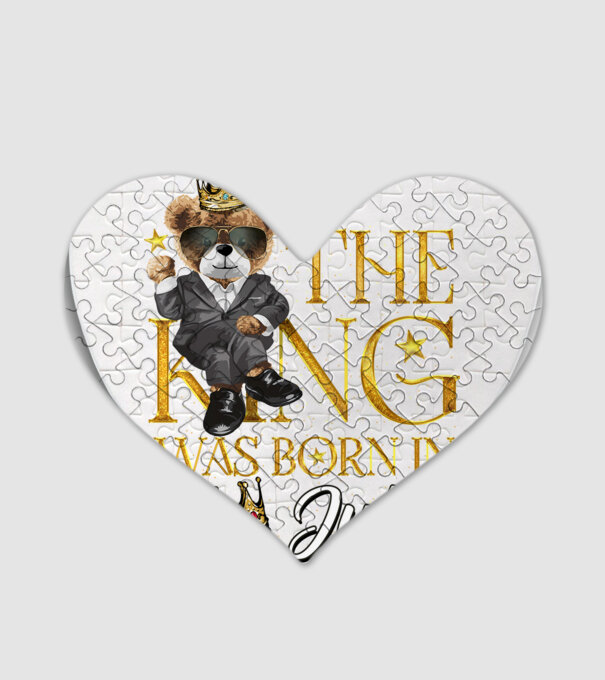 The king was born int JULY model alb pe tricou