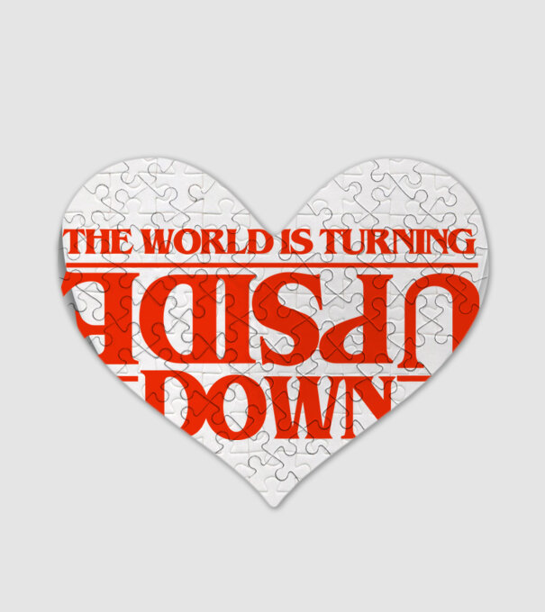 the world is turning upside down model alb pe tricou