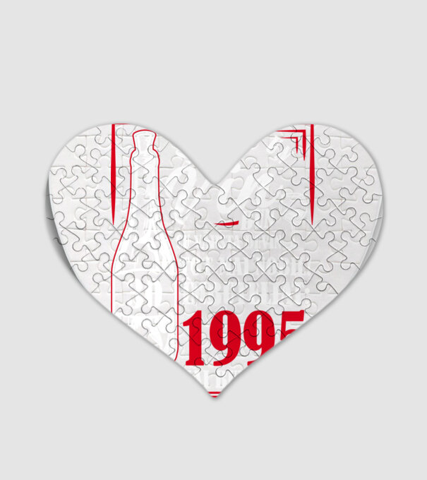 Un Vin Bun 1995 - Negru model alb pe tricou