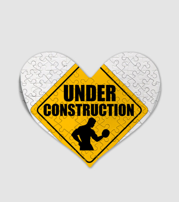 Under Construction model alb pe tricou