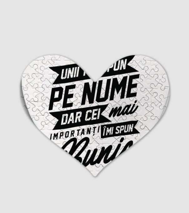 Unii îmi spun pe nume, dar cei mai importanți îmi spun bunic model alb pe tricou