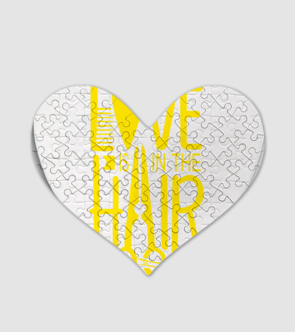 Love is in the hair model alb pe tricou