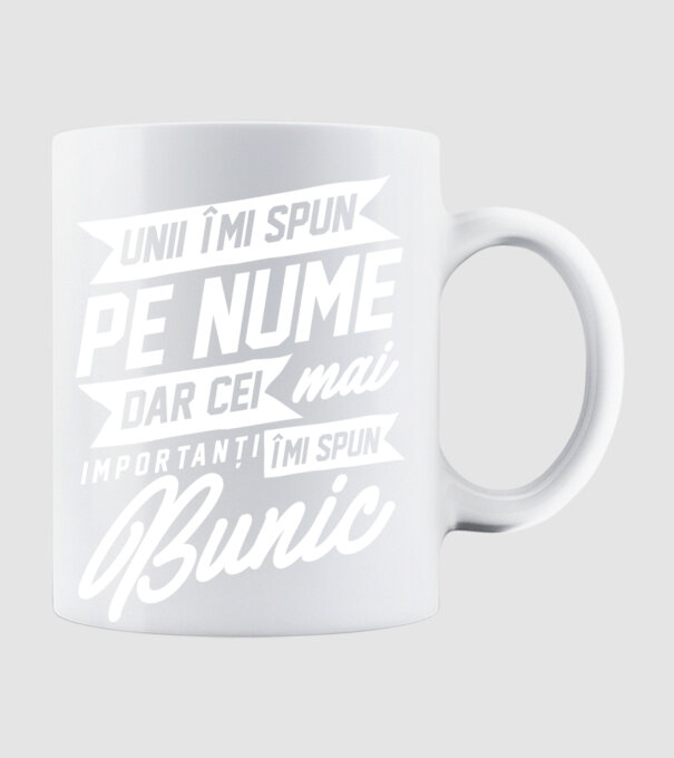 Unii îmi spun pe nume, dar cei mai importanți îmi spun bunic model alb pe tricou