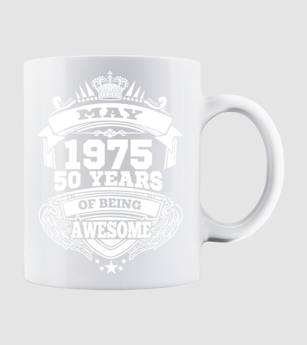 Awesome being of may 1975 model alb pe tricou