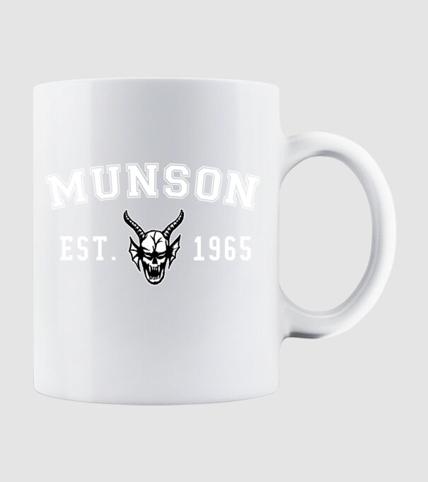 eddi munson est 1965 model alb pe tricou
