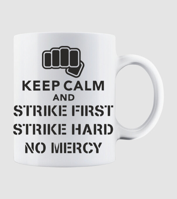 Keep calm and strike first cobra kai model alb pe tricou