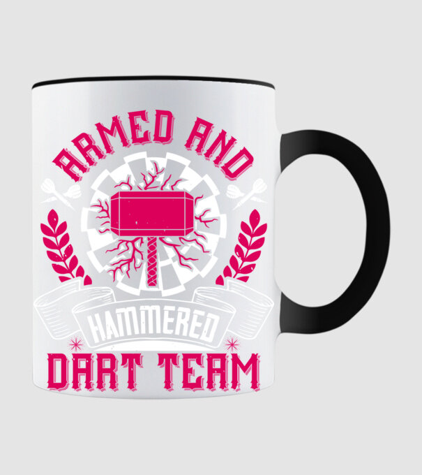 Armed and Hammered dart team model negru pe tricou