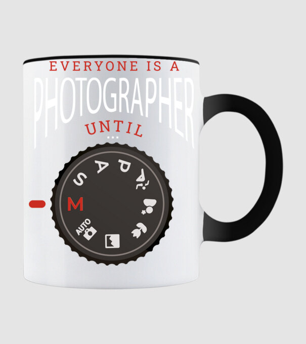 Everyone is a photographer until model negru pe tricou