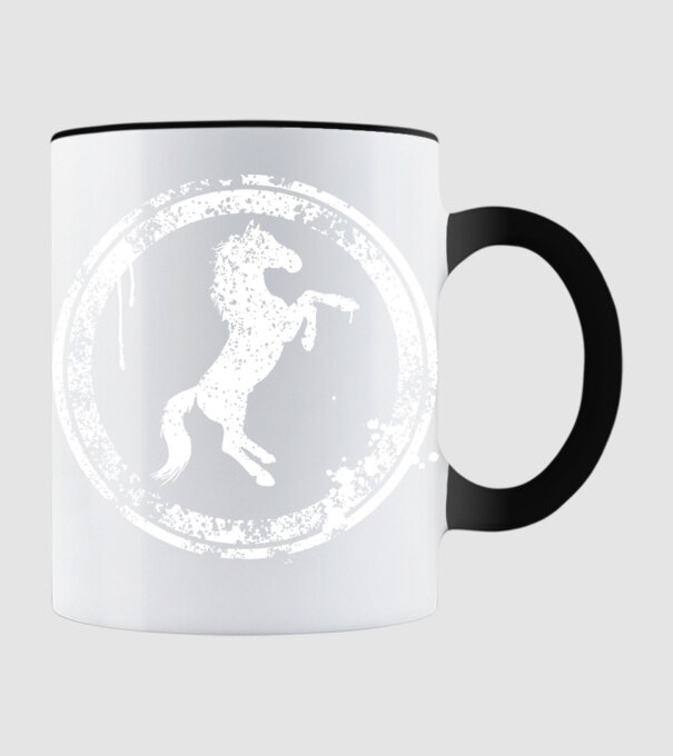 horse badge model negru pe tricou