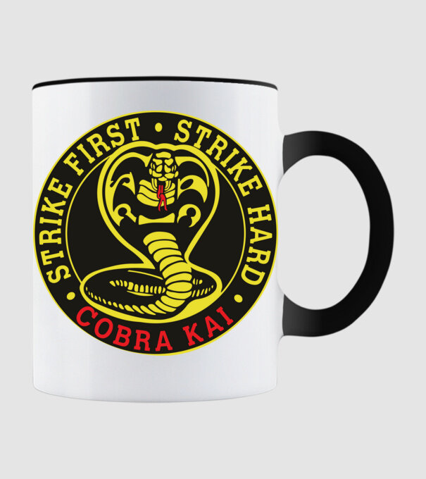 Strike first strike hard logo model negru pe tricou