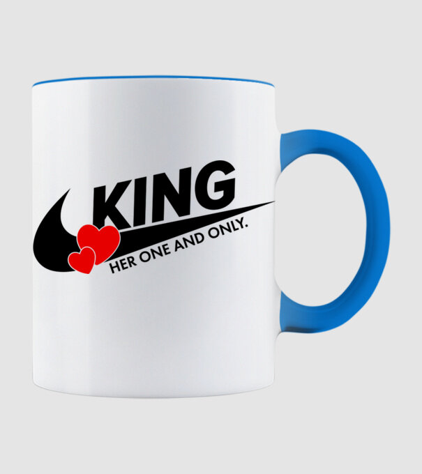 King model albastru deschis pe tricou