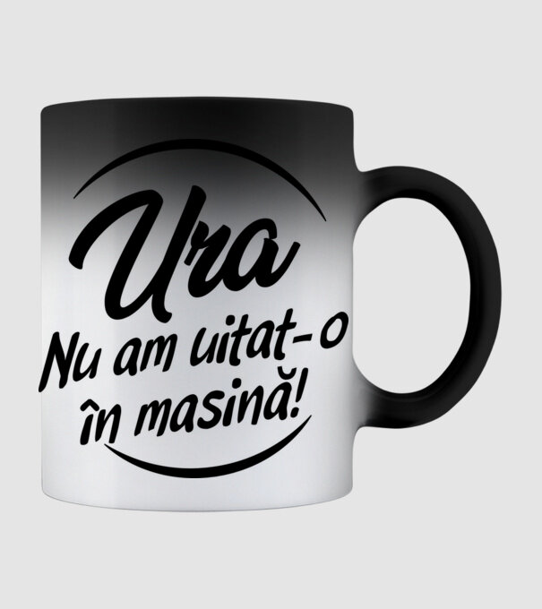 Ura! Nu l-am uitat în mașină! / Ura! Nu am uitat-o în mașină! model negru pe tricou