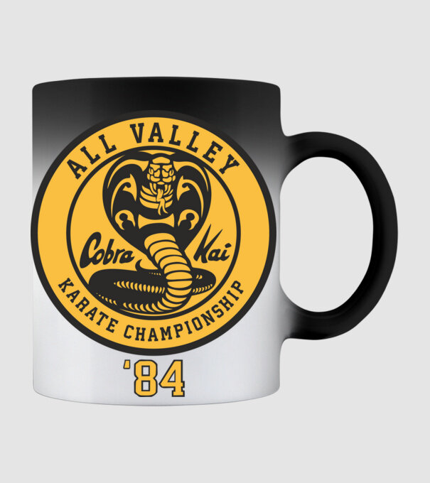 all valley karate cobra kai model negru pe tricou