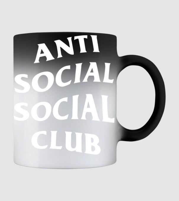 Anti social social club model negru pe tricou