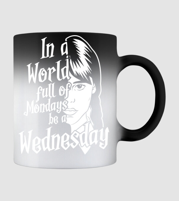 Be a Wednesday model negru pe tricou
