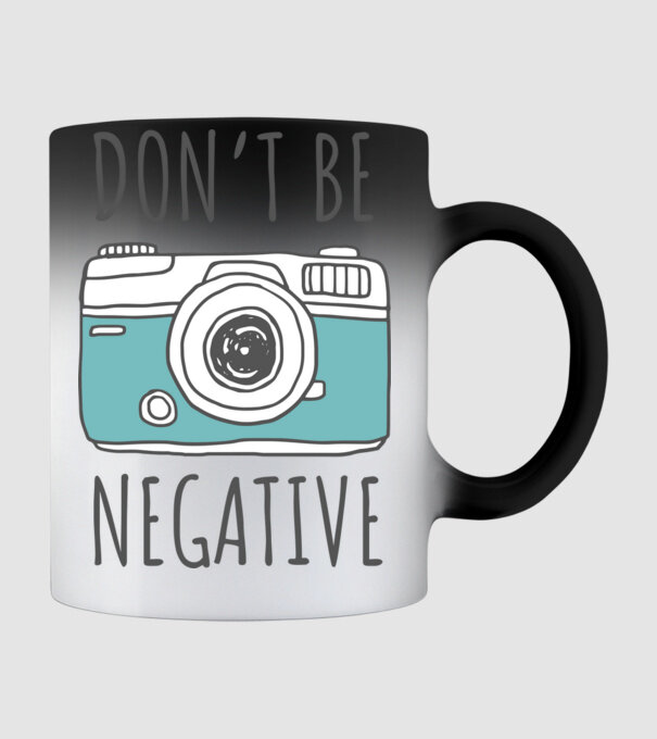 DON'T BE NEGATIVE model negru pe tricou