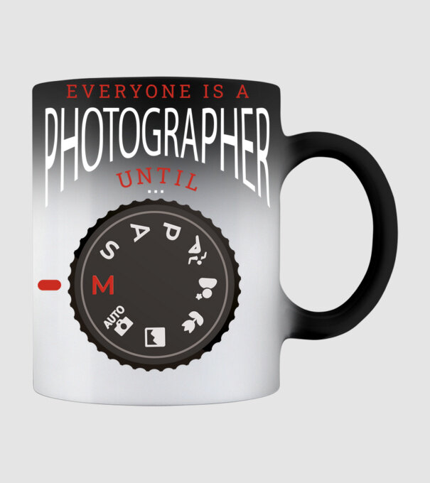 Everyone is a photographer until model negru pe tricou
