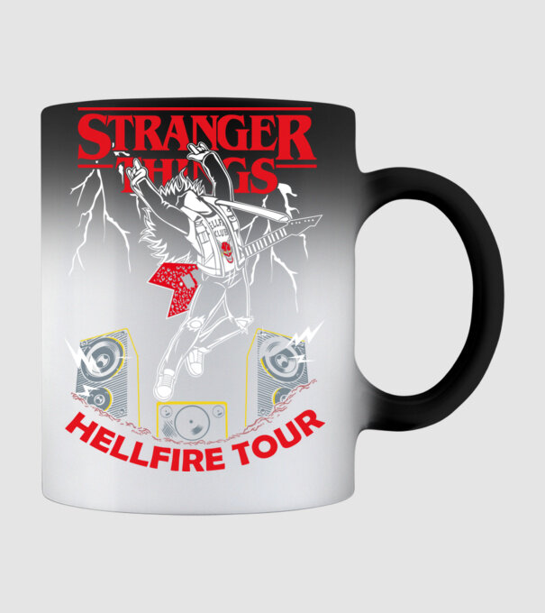 HELLFIRE TOUR model negru pe tricou