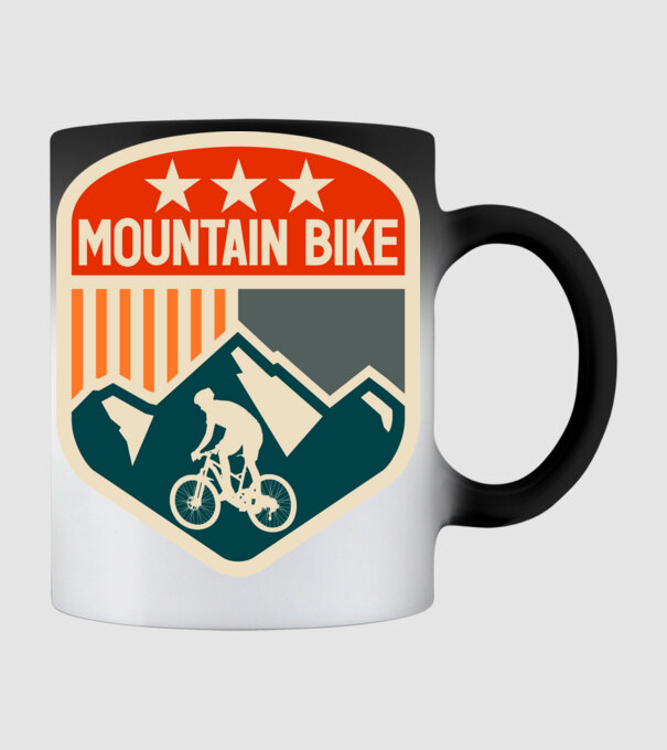 Mountain Bike model negru pe tricou