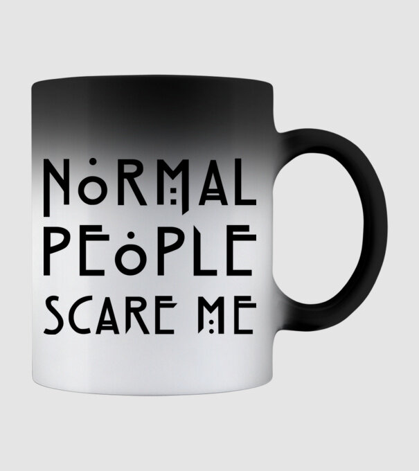 Normal people scare me model negru pe tricou