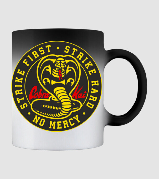 Strike first strike hard cobra kai model negru pe tricou
