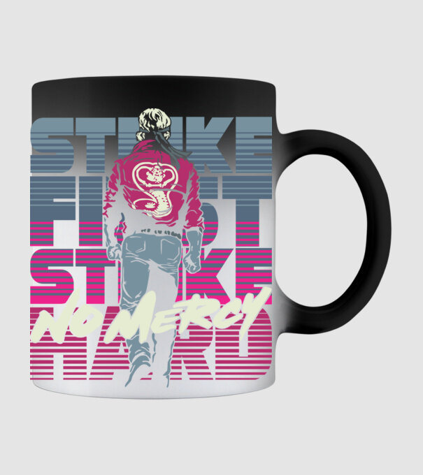 Strike first strike hard neon model negru pe tricou
