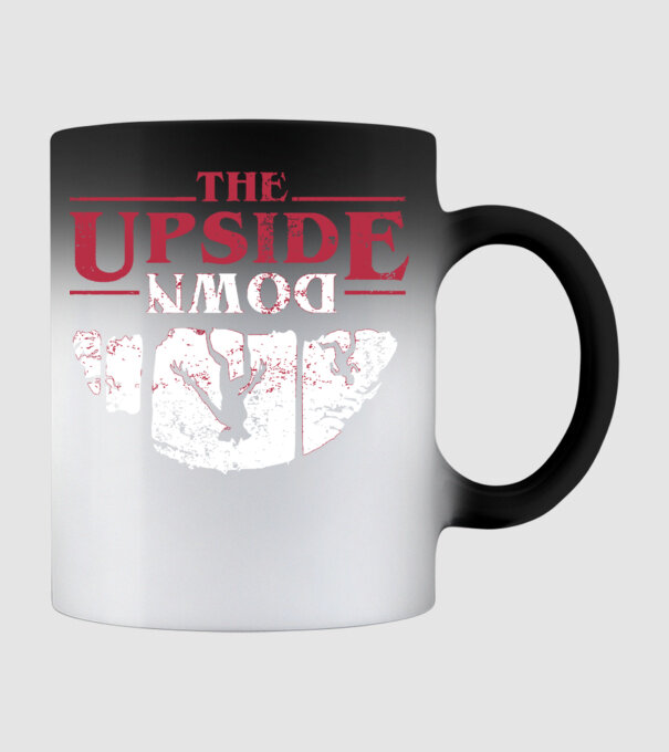 the upside down logo model negru pe tricou