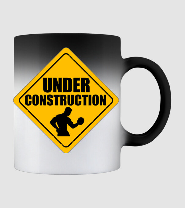 Under Construction model negru pe tricou