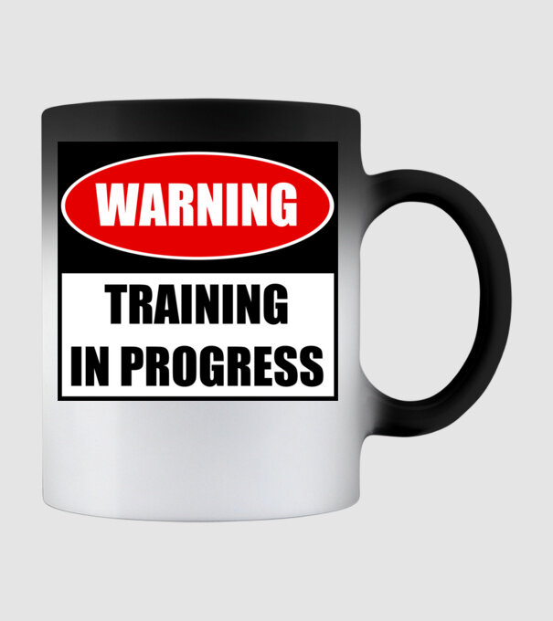 Warning Training In Progress model negru pe tricou
