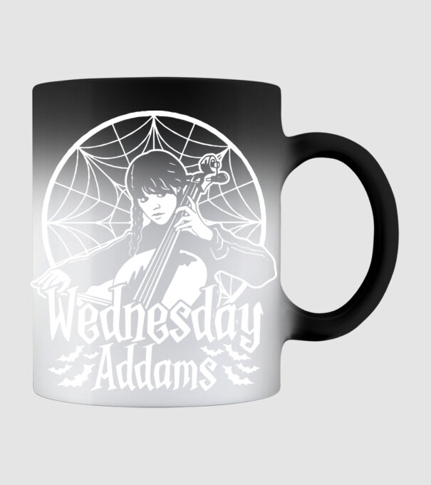 Wednesday Window model negru pe tricou