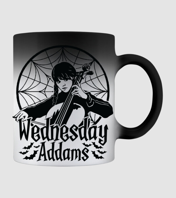 Wednesday Window model negru pe tricou