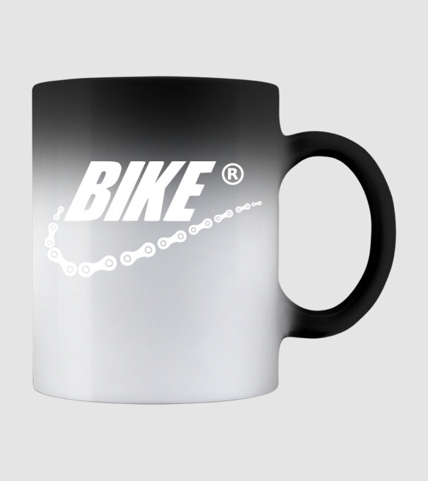 Bike model negru pe tricou