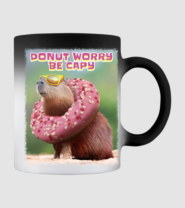 Capybara Donut worry be capy model negru pe tricou