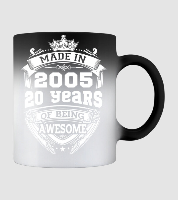 Made in awesome 2005 model negru pe tricou