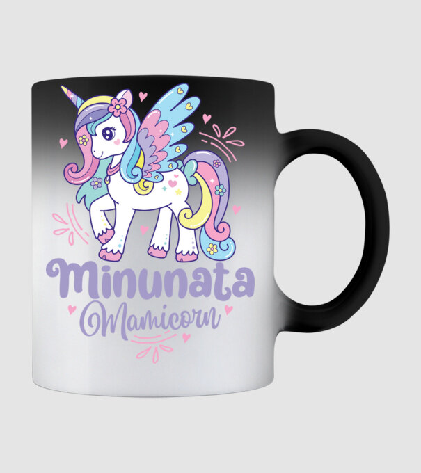 Minunata Mamicorn model negru pe tricou