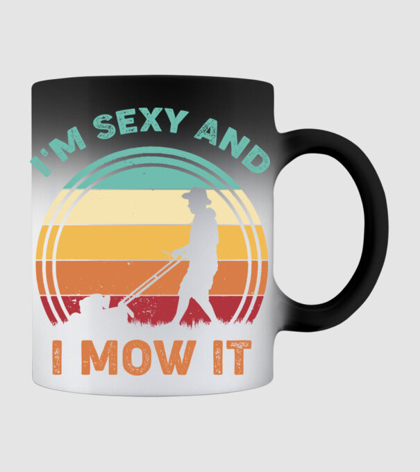 I'm sexy and i mow it model negru pe tricou