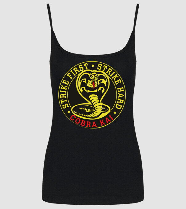 Strike first strike hard logo model negru pe tricou