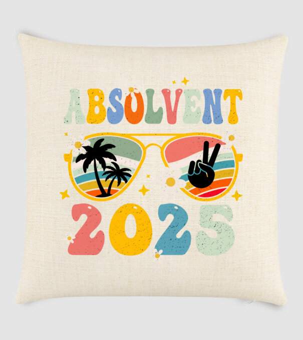 Absolvent 2025 model nisipiu pe tricou