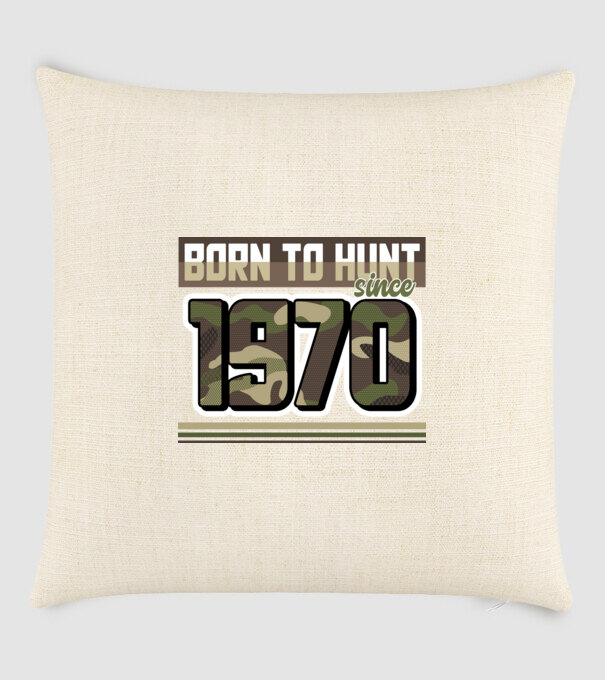 Born to hunt since 1970 model nisipiu pe tricou