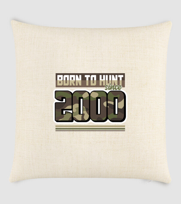 Born to hunt since 2000 model nisipiu pe tricou