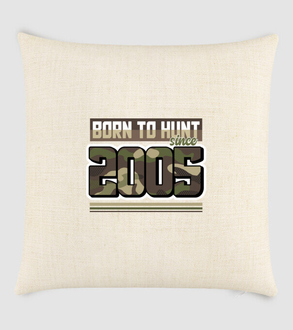 Born to hunt since 2005 model nisipiu pe tricou