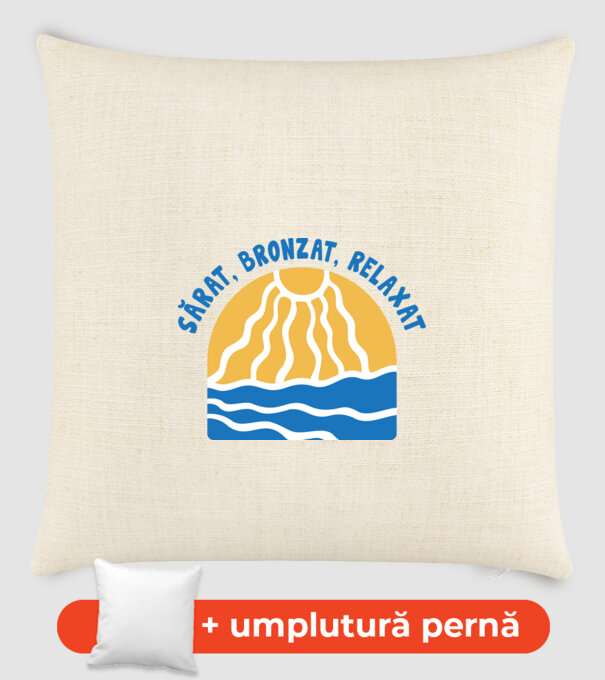 Sărat, bronzat, relaxat model nisipiu pe tricou