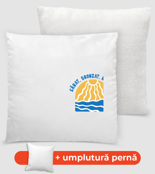 Sărat, bronzat, relaxat model alb pe tricou